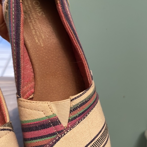 Multi color shoe, size 7W - Picture 6 of 8